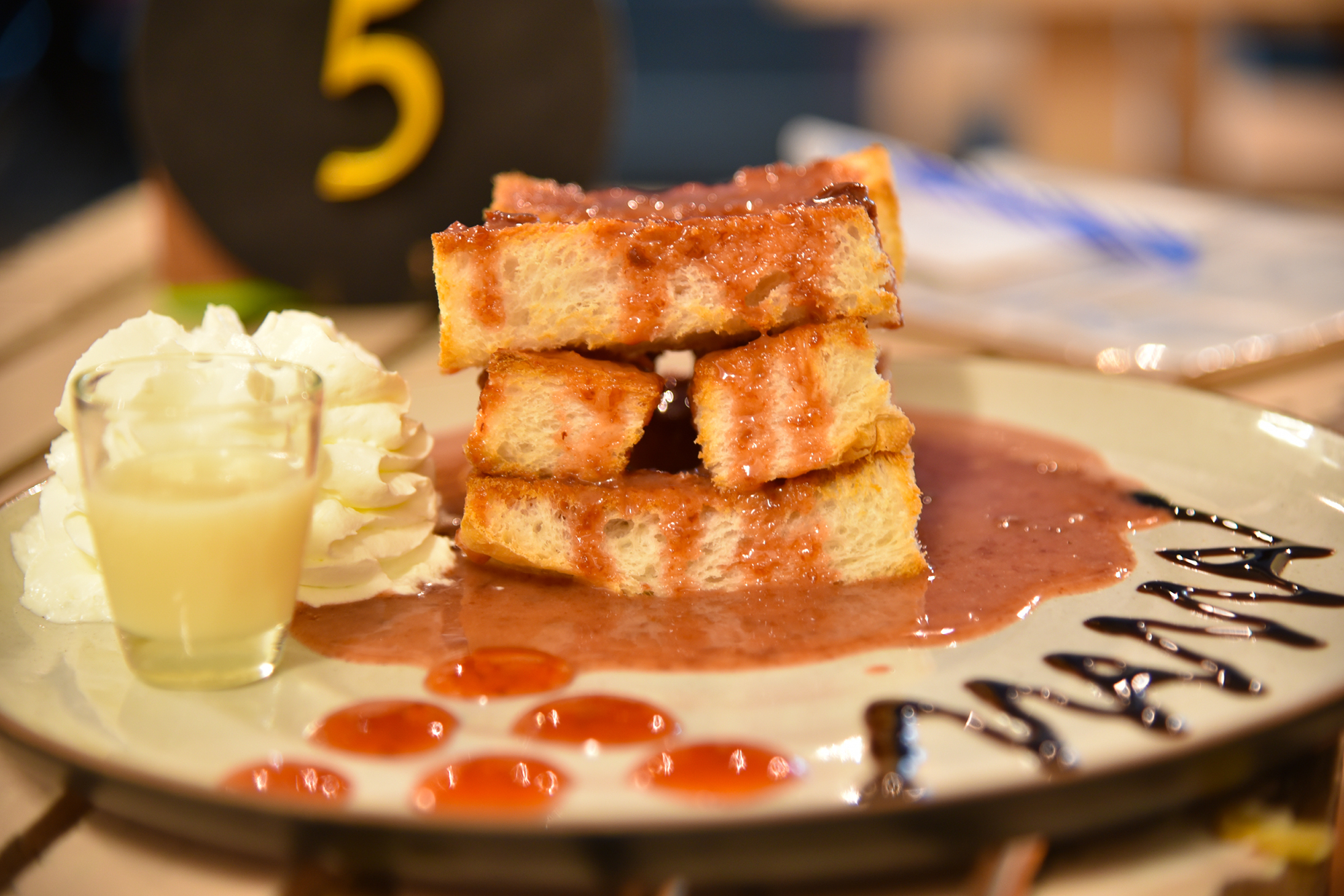 <มินิรีวิว> ร้านม้าไม้ ร้านนมหน้ามหาวิทยาลัยอุบลราชธานี จ.อุบลราชธานี